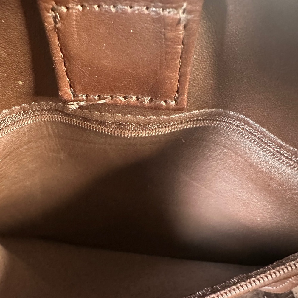 Coach Dark Brown Leather Shoulder Soho Bag. Made in Dominican Republic - Picture 8 of 10